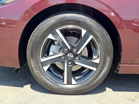 Used 2025 Nissan Sentra SV FWD image 9