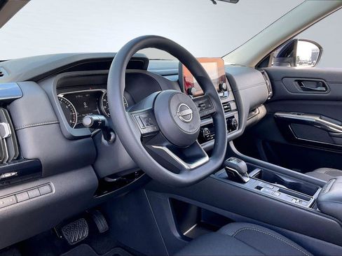 Used 2025 Nissan Pathfinder S image 15