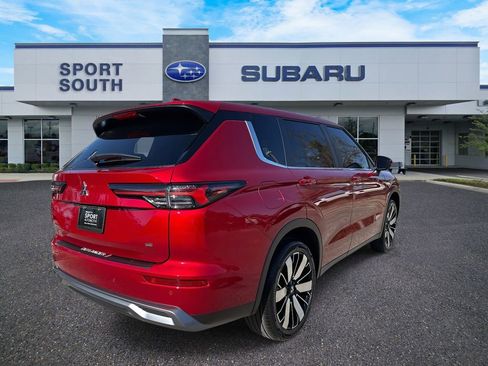 Used 2025 Mitsubishi Outlander SE image 3