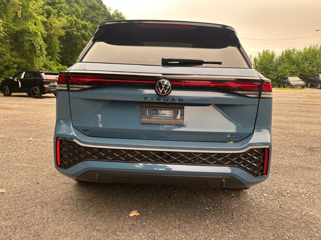 New 2026 Volkswagen Tiguan SE R-Line AWD/4WD image 3
