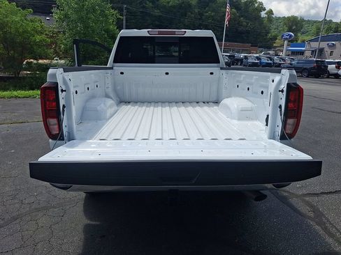 Used 2026 GMC Sierra 2500 SLE w/ Preferred Package AWD/4WD image 29