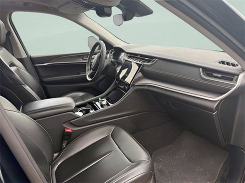 Used 2023 Jeep Grand Cherokee Limited w/ Black Appearance Package image 12