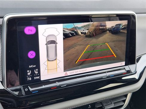 Used 2025 Volkswagen Atlas Peak Edition SE image 11