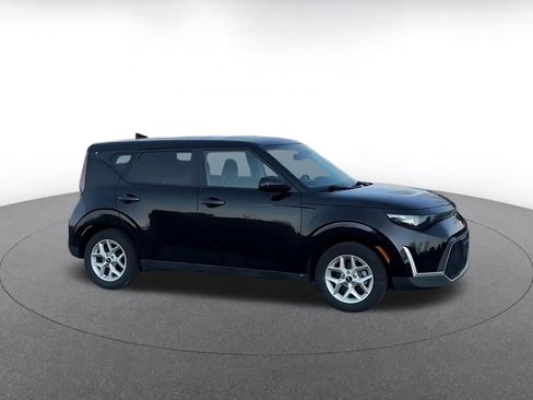 Used 2025 Kia Soul LX w/ LX Technology Package image 2