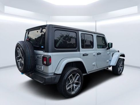 Used 2024 Jeep Wrangler Unlimited AWD/4WD image 3