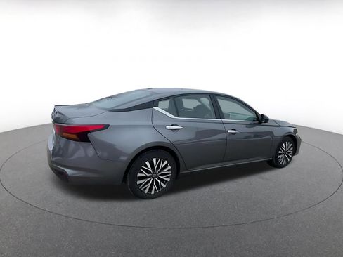 Used 2025 Nissan Altima 2.5 SV image 15