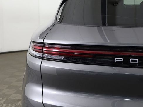 Used 2024 Porsche Cayenne AWD/4WD image 18