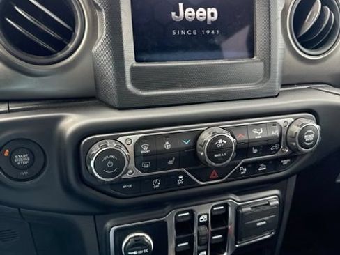 Used 2018 Jeep Wrangler Unlimited Rubicon AWD/4WD image 18