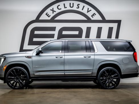Used 2026 GMC Yukon XL Denali w/ Sun & Power Step Package AWD/4WD image 5