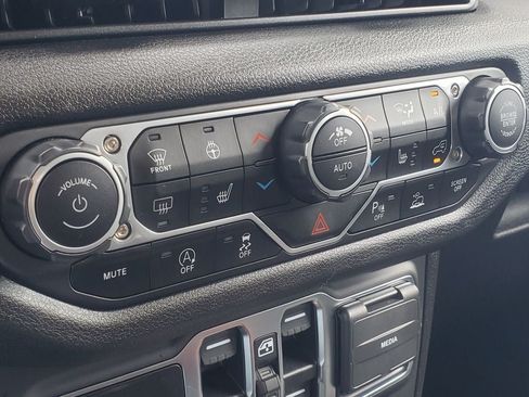 Used 2025 Jeep Wrangler Unlimited Sport AWD/4WD image 19
