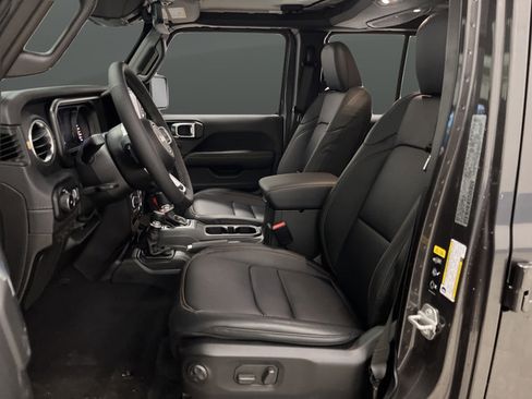 New 2026 Jeep Wrangler Unlimited Sahara AWD/4WD image 4