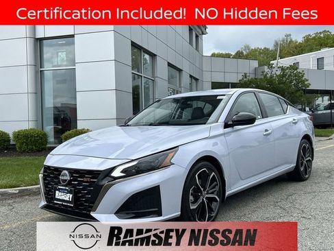 Certified 2024 Nissan Altima 2.5 SR w/ SR Premium Package AWD/4WD image 1