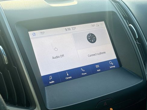 Used 2020 Ford Edge SE image 29