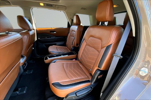 Used 2023 Nissan Pathfinder Platinum w/ Lighting Package (N93) FWD image 22