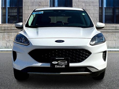 Certified 2021 Ford Escape SE image 3