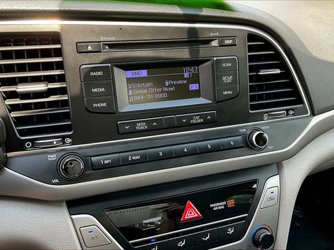 Used 2017 Hyundai Elantra SE image 10