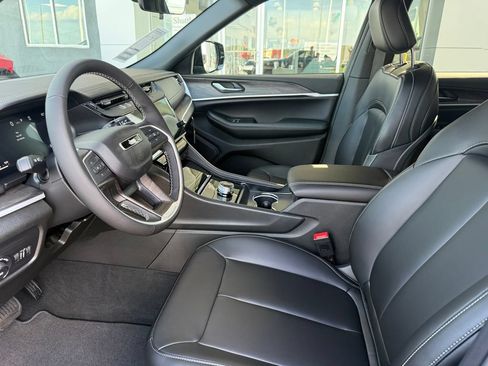 New 2026 Jeep Grand Cherokee Limited w/ Limited Altitude Package RWD image 4