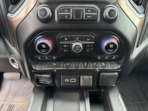 Used 2023 Chevrolet Silverado 2500 High Country w/ Z71 Off-Road Package AWD/4WD image 17