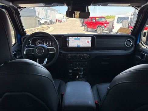 Used 2025 Jeep Wrangler Unlimited Sahara AWD/4WD image 14