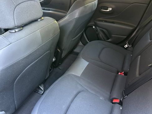 Used 2018 Jeep Renegade Altitude w/ UConnect 8.4 Nav Group AWD/4WD image 12
