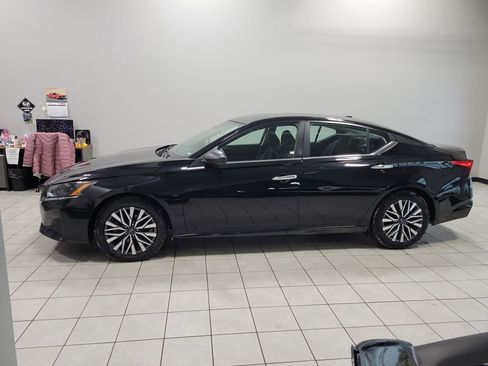 Used 2024 Nissan Altima 2.5 SV image 4