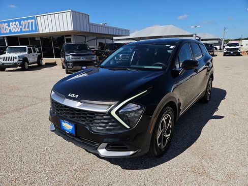Used 2023 Kia Sportage LX FWD image 4