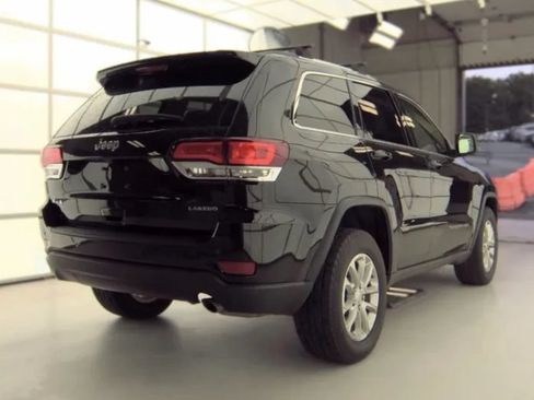 Used 2021 Jeep Grand Cherokee Laredo AWD/4WD image 3