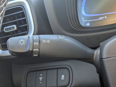 Certified 2024 Hyundai Venue SEL image 33