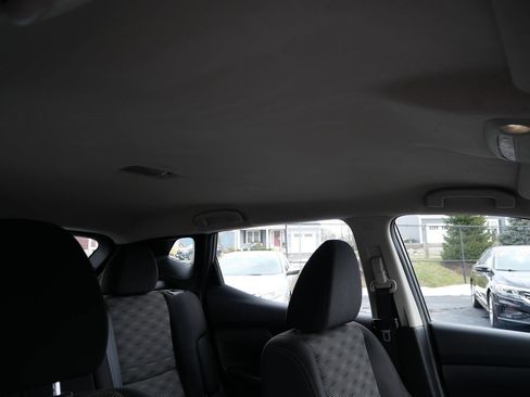 Used 2020 Nissan Rogue Sport SV image 17