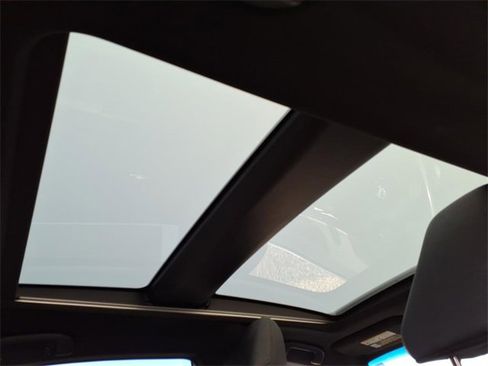 Used 2022 Toyota Venza Limited w/ Advanced Technology Package image 8