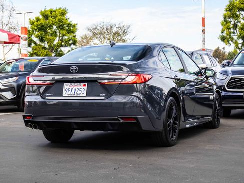Used 2025 Toyota Camry SE image 10