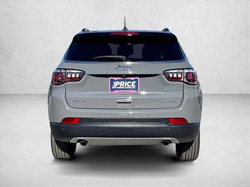 Used 2023 Jeep Compass Limited image 4