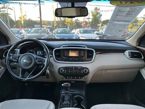 Used 2016 Kia Sorento LX w/ LX Convenience Package image 22