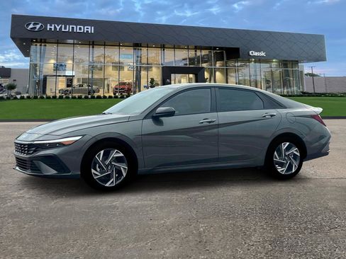 Certified 2025 Hyundai Elantra Sport image 2