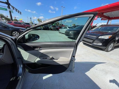 Used 2020 Hyundai Elantra SEL FWD image 3