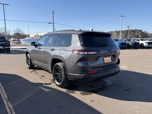 Certified 2024 Jeep Grand Cherokee L Laredo image 3
