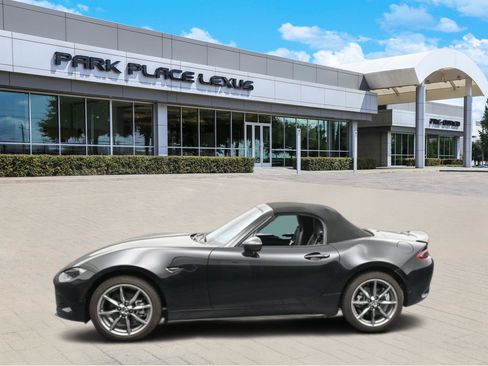 Used 2023 MAZDA MX-5 Miata Grand Touring w/ Weather Package image 4