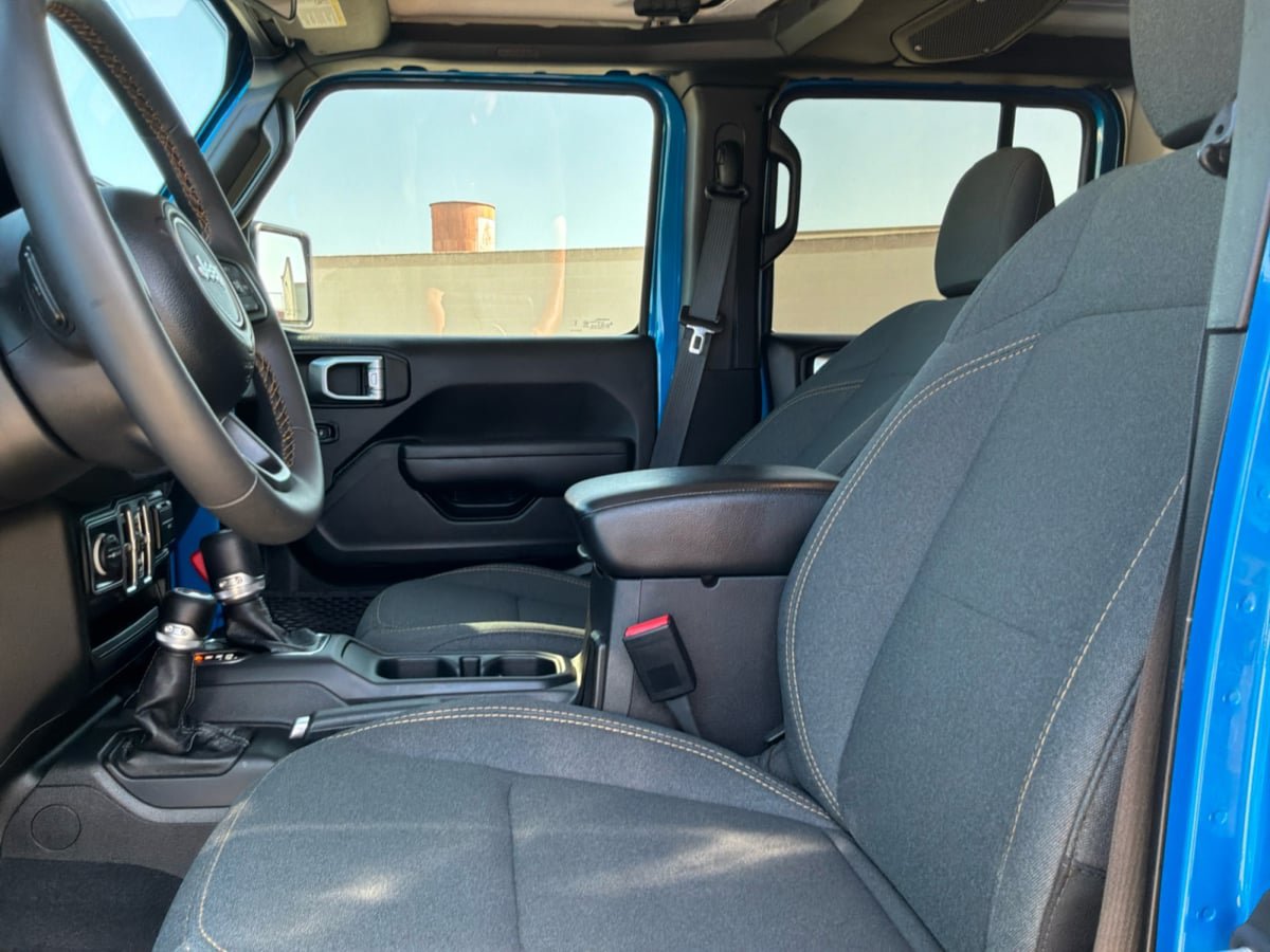Used 2024 Jeep Wrangler Unlimited w/ Convenience Group AWD/4WD image 18