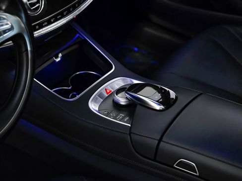 Used 2017 Mercedes-Benz S 550 Sedan image 19
