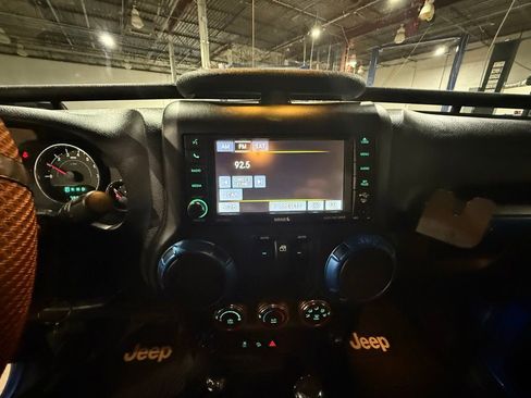 Used 2015 Jeep Wrangler Sport w/ Quick Order Package 24S AWD/4WD image 17