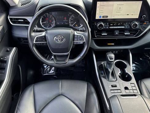 Used 2023 Toyota Highlander XLE image 28