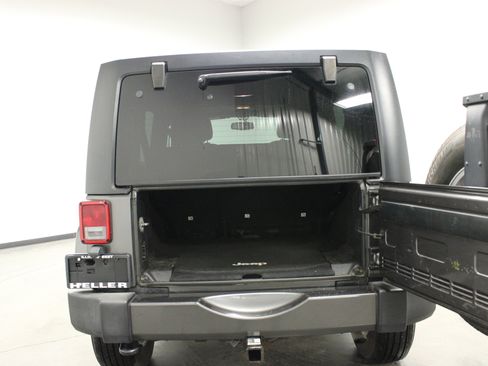 Used 2016 Jeep Wrangler Unlimited Sahara w/ Connectivity Group image 14