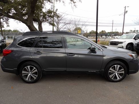 Used 2018 Subaru Outback 2.5i Limited image 4