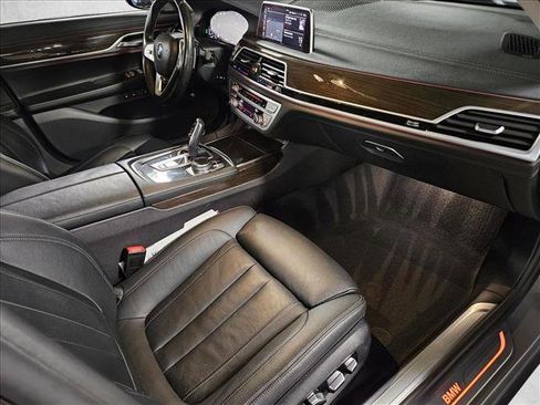 Used 2020 BMW 740i RWD image 21