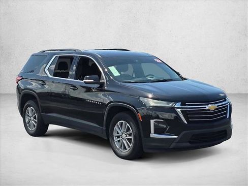Used 2023 Chevrolet Traverse LT FWD image 3