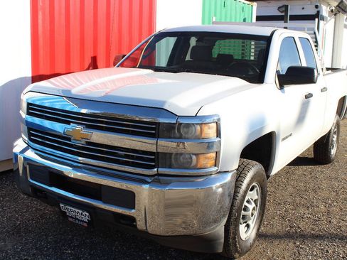 Used 2015 Chevrolet Silverado 2500 W/T AWD/4WD image 2