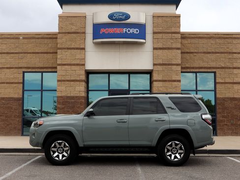 Used 2022 Toyota 4Runner TRD Off-Road AWD/4WD image 9