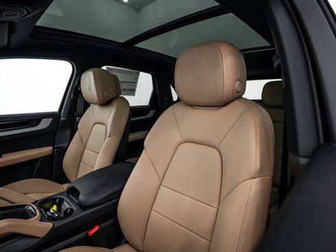Certified 2026 Porsche Cayenne AWD/4WD image 20