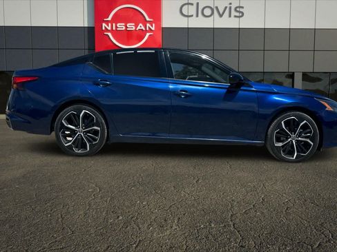 Certified 2023 Nissan Altima 2.5 SR FWD image 9