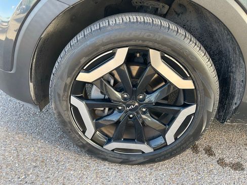 Used 2024 Kia Telluride EX w/ EX Captain's Chair Package image 25